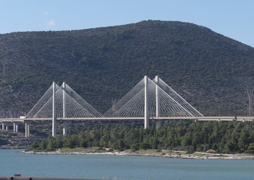 The modern bridge connecting Evia to mainland Greece