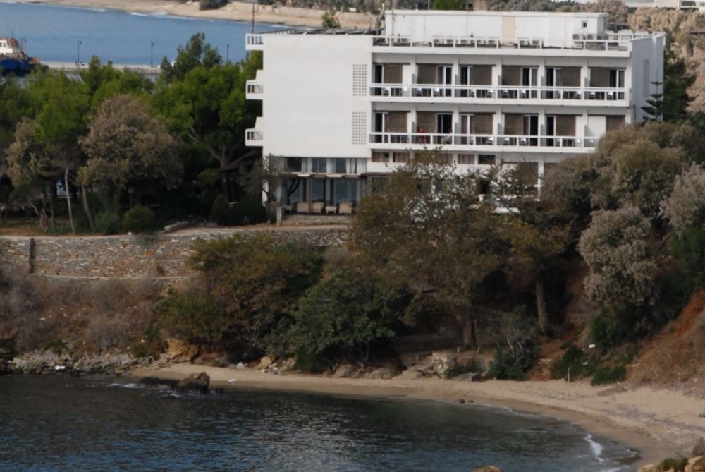 the beach next to hotel Karystion